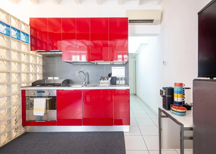 Guesthost - Bright And In Parma