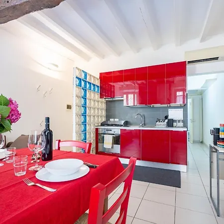 Guesthost - Bright And In Apartment *