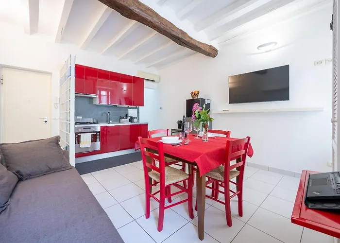 Apartment Guesthost - Bright And In